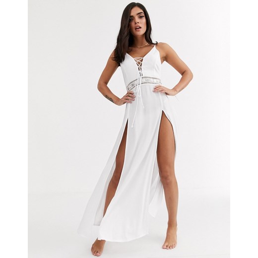 ASOS DESIGN – Marszczona sukienka typu maxi z kornką wykończona sztucznymi muszelkami-Biały