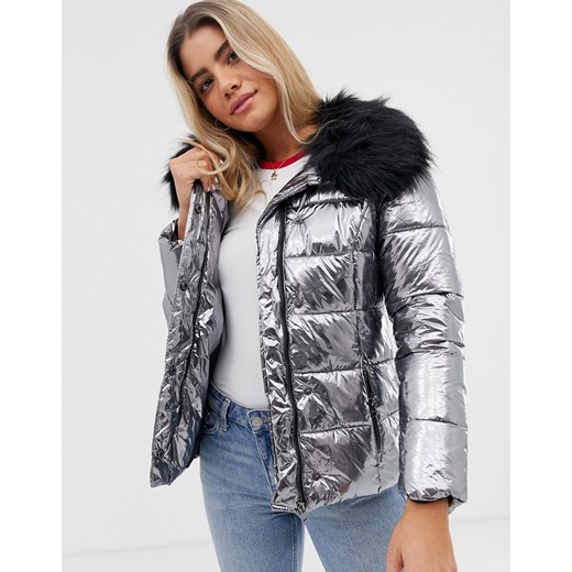 Urban Bliss – Zaria – Metaliczny ocieplony płaszcz wykończony sztucznym futrem-Srebrny