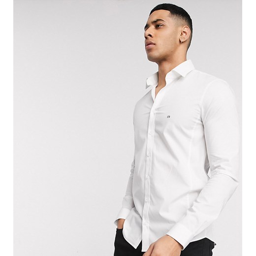 Calvin Klein – Exclusive – Biała koszula o obcisłym kroju z tkaniny easy iron, dostępna tylko w ASOS-Biały