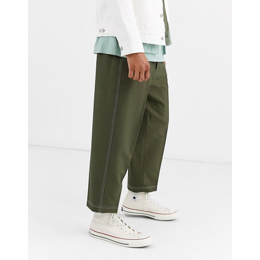 Noak – Spodnie z szerokimi nogawkami z kontrastującymi szwami o teksturze khaki-Zielony