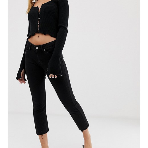 Vero Moda – Petite – Czarne jeansy z rozszerzanym dołem o surowym wykończeniu-Czarny