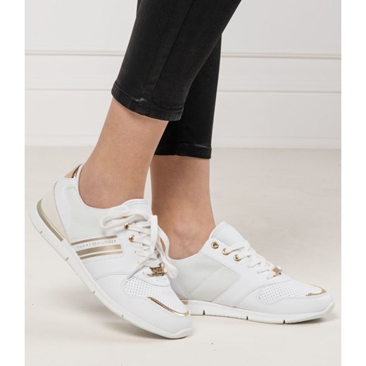 Buty sportowe damskie Tommy Hilfiger skórzane sznurowane na płaskiej podeszwie na wiosnę 
