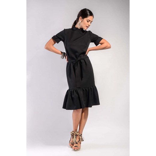 Sukienka Nommo bez wzorów czarna midi z krótkimi rękawami 