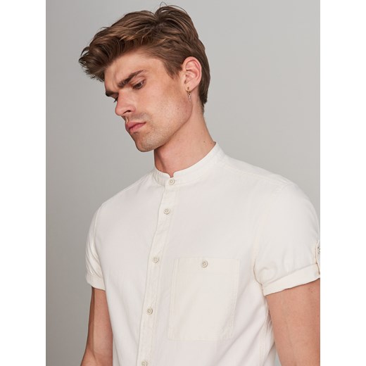 Koszula męska Reserved ze stójką casual biała z krótkim rękawem 