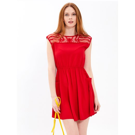 Sukienka czerwona Gate z krótkim rękawem mini na randkę 