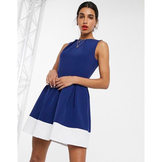 Sukienka niebieska Closet London elegancka z okrągłym dekoltem bez rękawów na urodziny rozkloszowana 