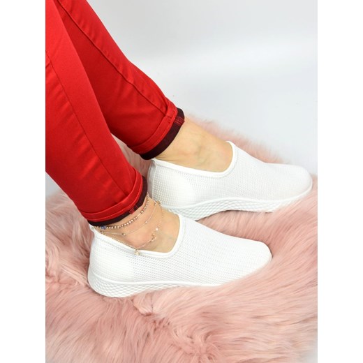 Buty sportowe damskie sneakersy białe gładkie na płaskiej podeszwie bez zapięcia na wiosnę 