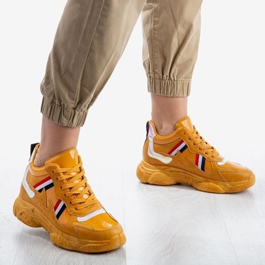 Beżowe buty sportowe z holograficznymi wstawkami Temptation - Obuwie