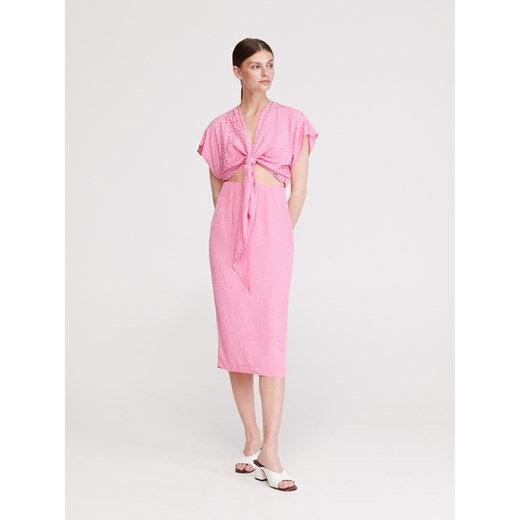 Reserved sukienka midi z dekoltem w literę v różowa casualowa 
