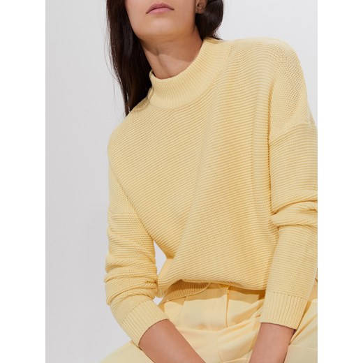 Żółty sweter damski Mohito casual 