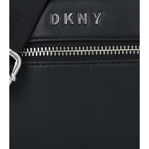 Listonoszka DKNY matowa na ramię średniej wielkości 