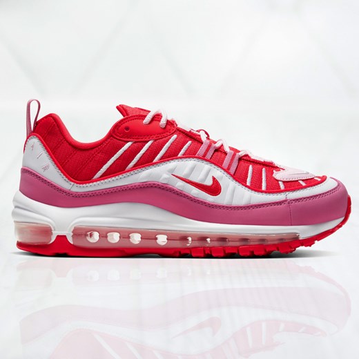 Buty sportowe damskie Nike czerwone sznurowane na płaskiej podeszwie 