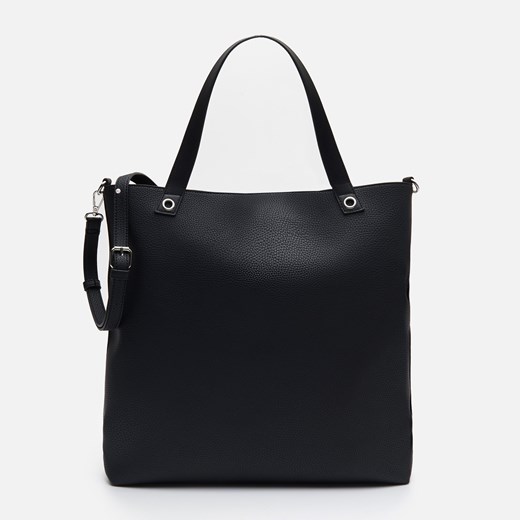 Czarna shopper bag Cropp mieszcząca a8 na ramię elegancka bez dodatków 