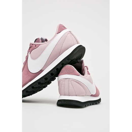 Buty sportowe damskie Nike Sportswear do fitnessu różowe zamszowe płaskie gładkie 