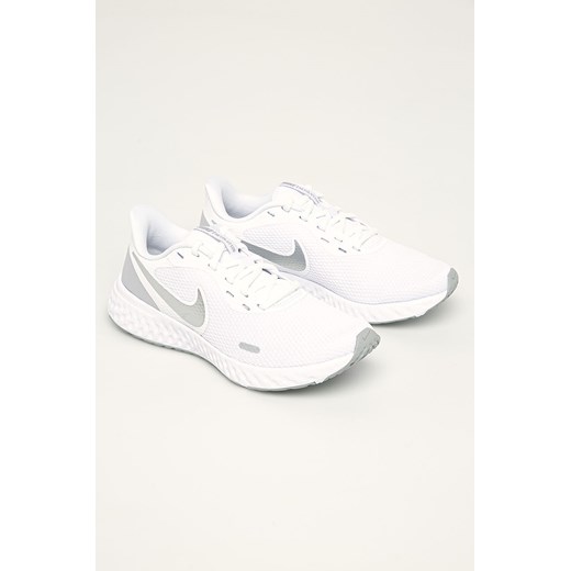 Buty sportowe damskie Nike revolution na platformie sznurowane białe bez wzorów 