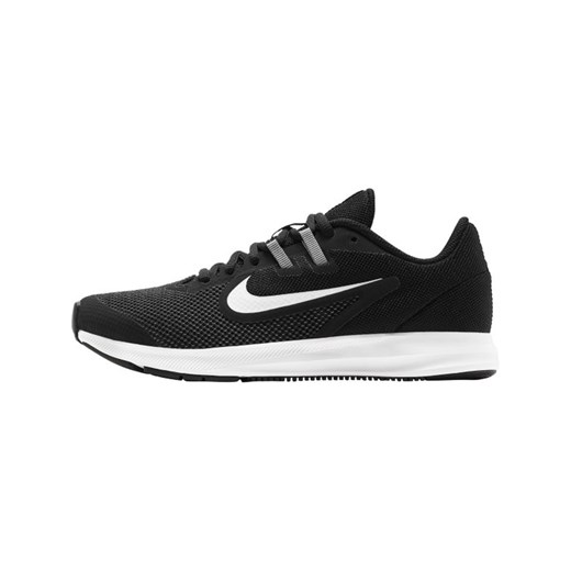 Buty sportowe dziecięce czarne Nike bez wzorów 