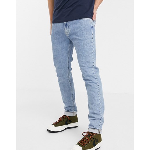 Calvin Klein Jeans – Jasnoniebieskie uniwersalne jeansy o dopasowanym kroju