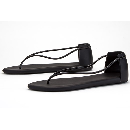 Sandały damskie Ipanema casualowe czarne z gumy bez obcasa bez wzorów 