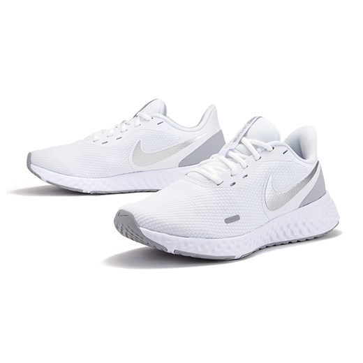 Buty sportowe damskie Nike revolution wiązane białe bez wzorów płaskie 