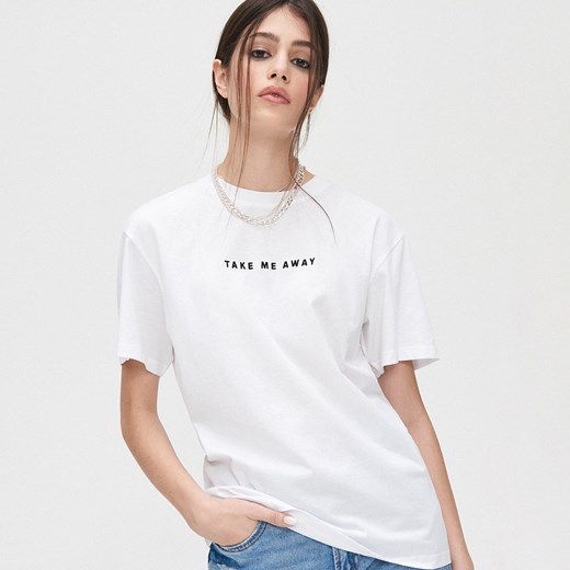 Cropp - Koszulka oversize z napisem - Biały  Cropp M 