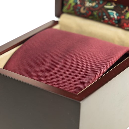 Zestaw Prezentowy dla mężczyzny w kolorze bordowym: krawat + poszetka + spinki zapakowane w pudełko EM 12 Em   EM Men's Accessories