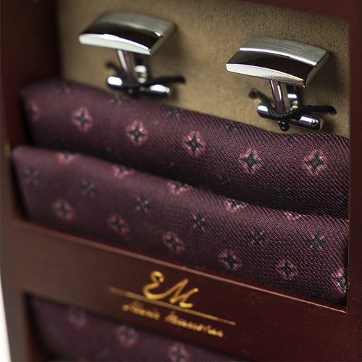 Zestaw Prezentowy dla mężczyzny w kolorze bordowym: krawat + poszetka + spinki zapakowane w pudełko EM 25 Em   EM Men's Accessories