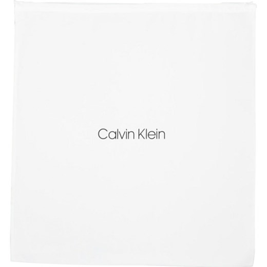 Listonoszka Calvin Klein bez dodatków średnia 