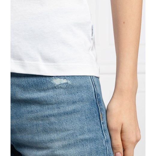 Bluzka damska biała Calvin Klein z okrągłym dekoltem z krótkim rękawem młodzieżowa 