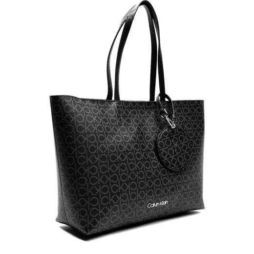 Shopper bag Calvin Klein czarna z breloczkiem na ramię z nadrukiem 