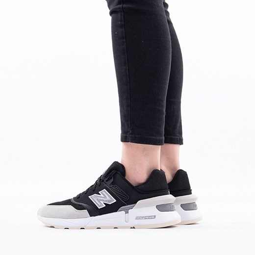 Buty sportowe damskie New Balance czarne płaskie sznurowane 