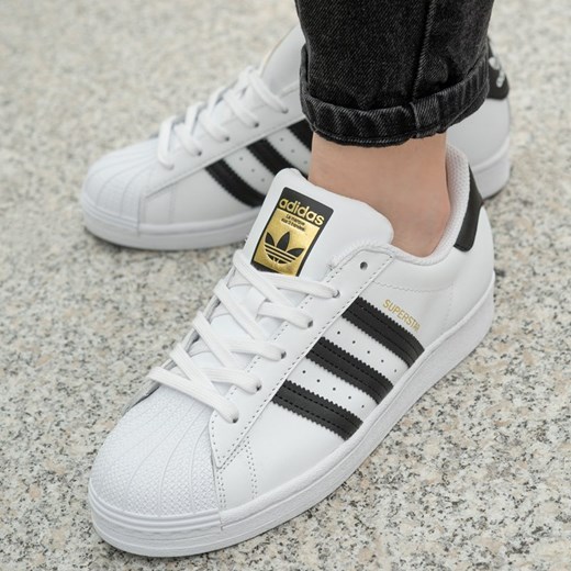 Adidas Superstar look