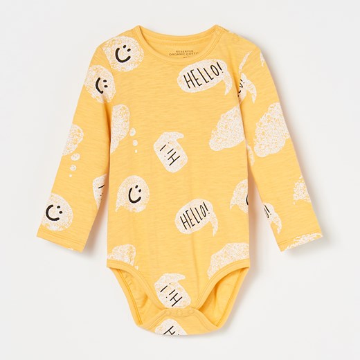 Odzież dla niemowląt Reserved w abstrakcyjnym wzorze na wiosnę 