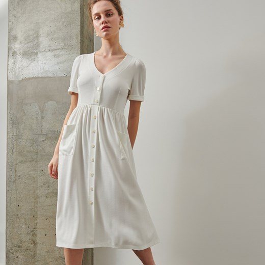 Sukienka Reserved z krótkim rękawem biała na spacer 