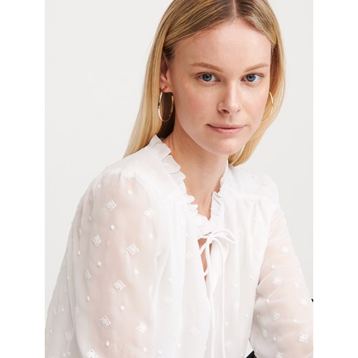 Bluzka damska Reserved z długimi rękawami z haftem biała 