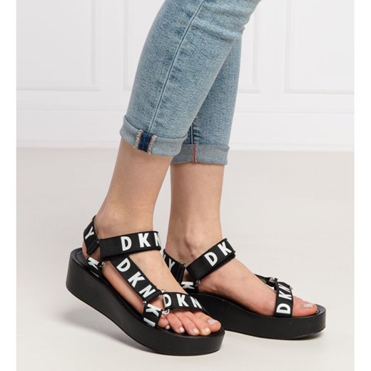Sandały damskie DKNY na platformie 