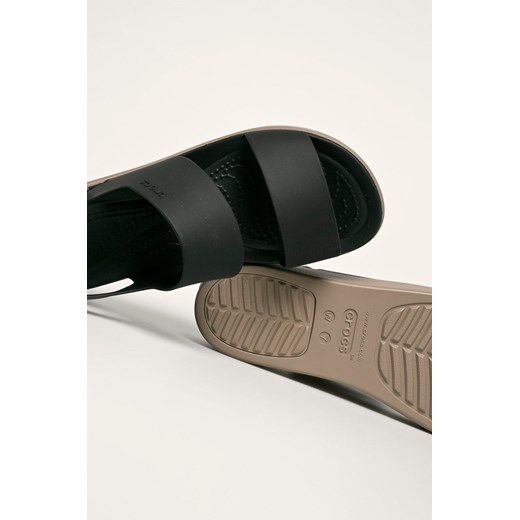 Sandały damskie Crocs casual na platformie czarne gładkie z gumy z klamrą 