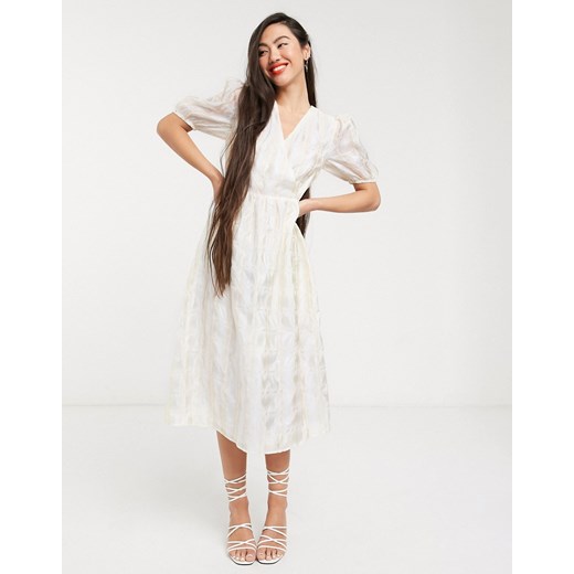 Glamorous – Sukienka midi z kopertowym przodem i obszernymi rękawami z organzy w kratę-Biały