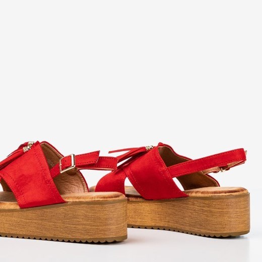 Czerwone sandały damskie na platformie z frędzlami Indinara - Obuwie  Royalfashion.pl 36 