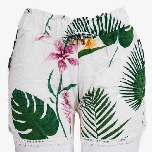 Białe damskie krótkie spodenki w kwiatki - Odzież