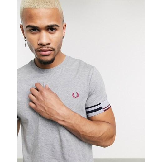 Fred Perry – Szary t-shirt z ozdobnymi paskami na mankietach  Fred Perry XL Asos Poland