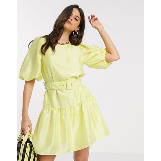 Vero Moda – Błyszcząca żółta sukienka z bufkami i odpinanym paskiem-Żółty