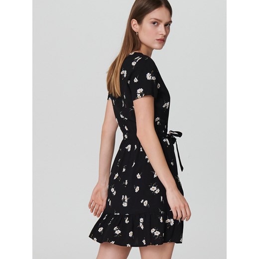 Cropp - Zwiewna sukienka mini z wiskozy - Czarny