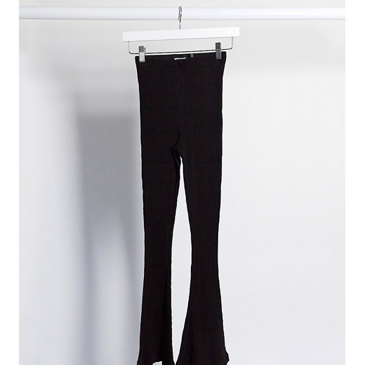 Reclaimed Vintage – Czarne prążkowane spodnie w stylu retro z rozszerzanymi nogawkami-Czarny