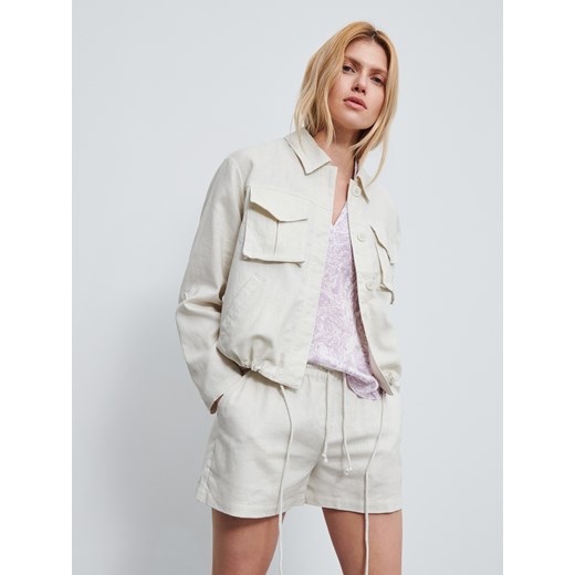 Reserved kurtka damska biała krótka bez wzorów 