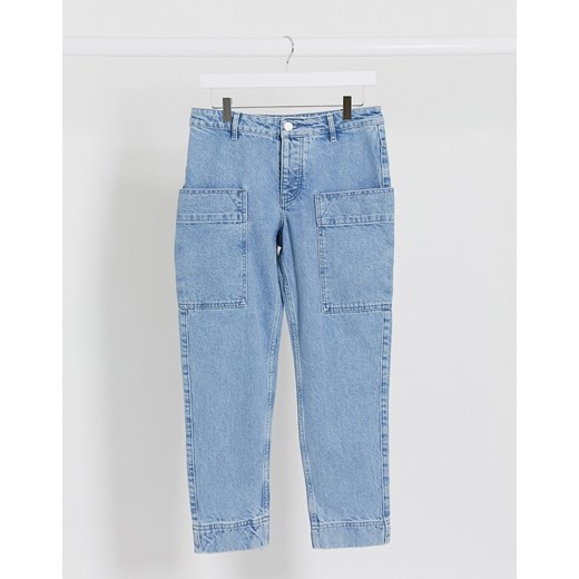 ASOS DESIGN – Niebieskie klasyczne jeansy ze sztywnego materiału z naszywanymi kieszeniami