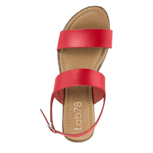 Skórzane sandały w kolorze czerwonym na koturnie