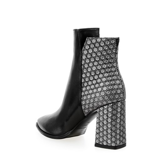 Botki czarne Primamoda jesienne skórzane na obcasie eleganckie w nadruki