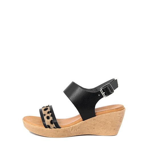 Skórzane sandały w kolorze czarno-beżowym na koturnie