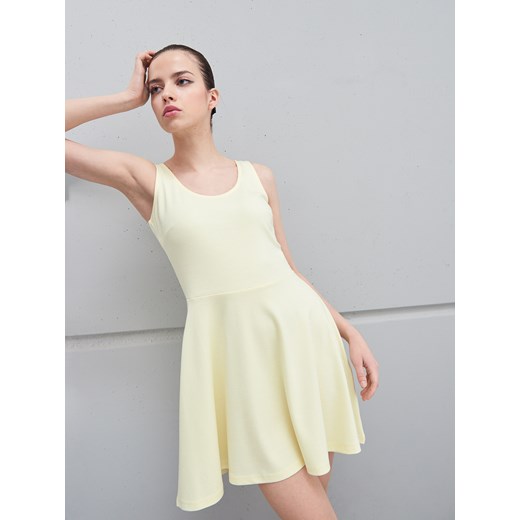 Sinsay - Gładka sukienka mini - Żółty