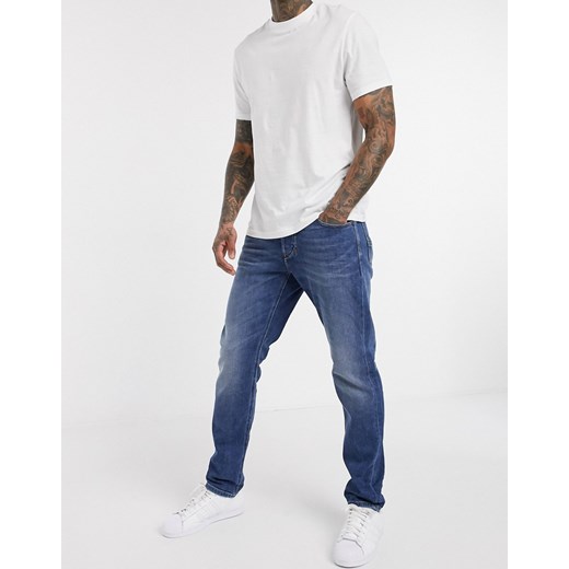 Diesel – Larkee-Beex – Niebieskie zwężane jeansy o regularnym kroju